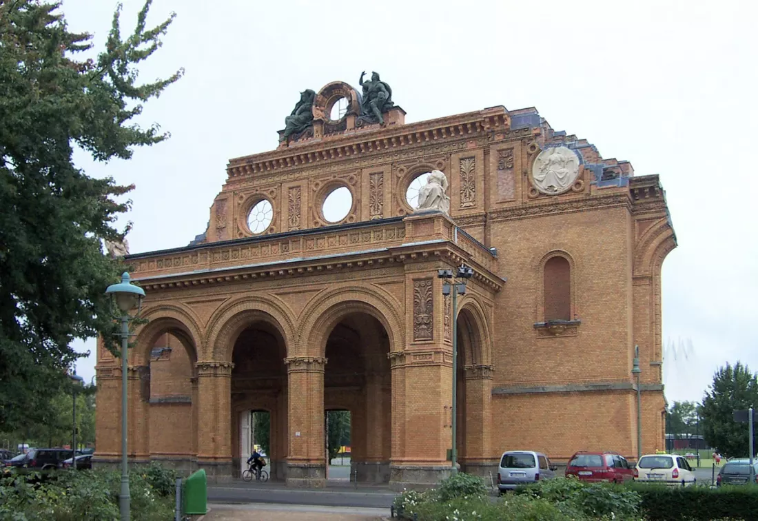 Portikus des zerstörten Anhalter Bahnhofs